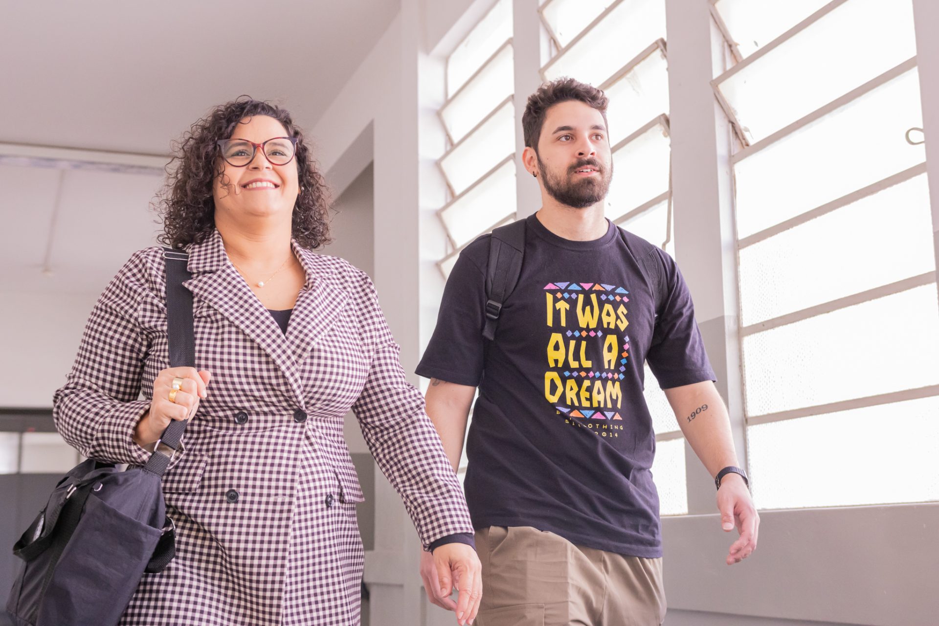 Mãe e filho trocam experiências sobre a rotina na UEPG